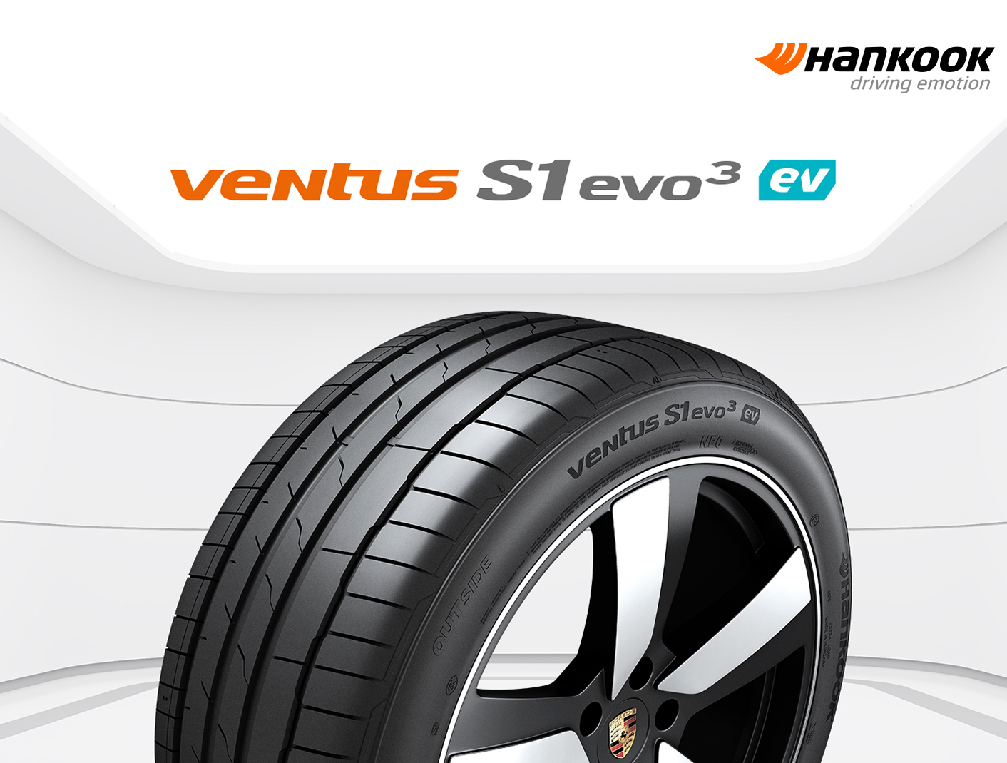 Porsche Macan em movimento com pneus de verão para veículos elétricos da Hankook.