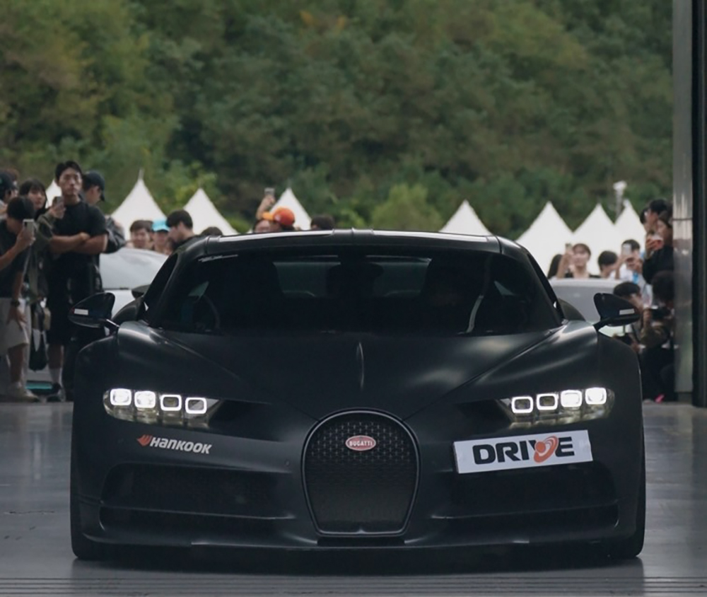 peaches_run_universe_부가티_전시